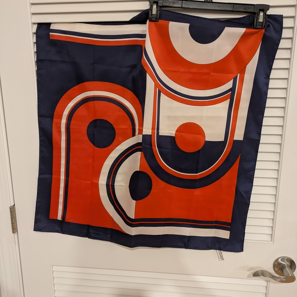 Geometric Patterned  Scarf 100% Water Repellent Vintage  Size 27" x 27"